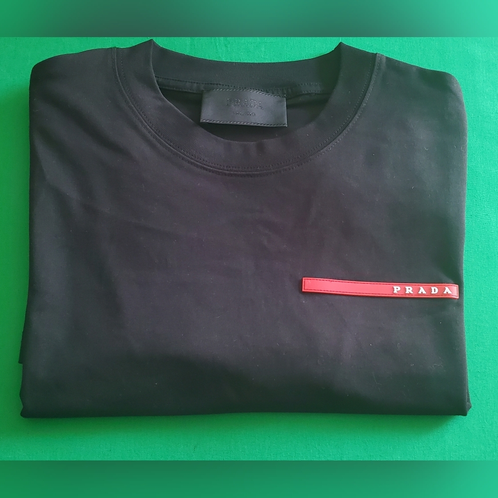 PRADA T-SHIRT